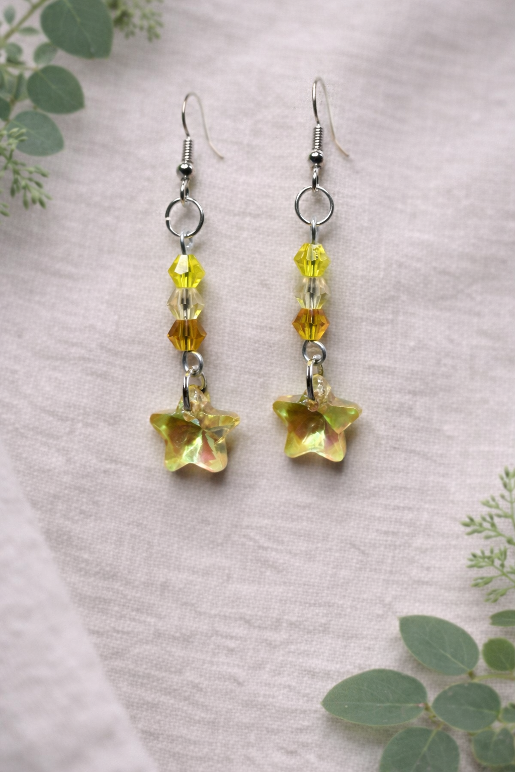 Boucles d'oreilles étoiles d'ostara jaunes – Image 2
